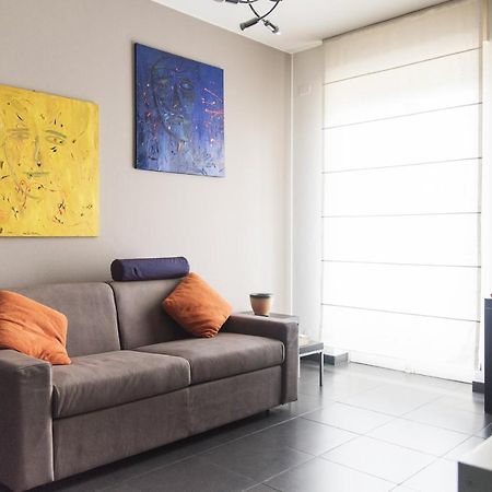 High Rise Studio Flat Near Metro Stop ميلان المظهر الخارجي الصورة